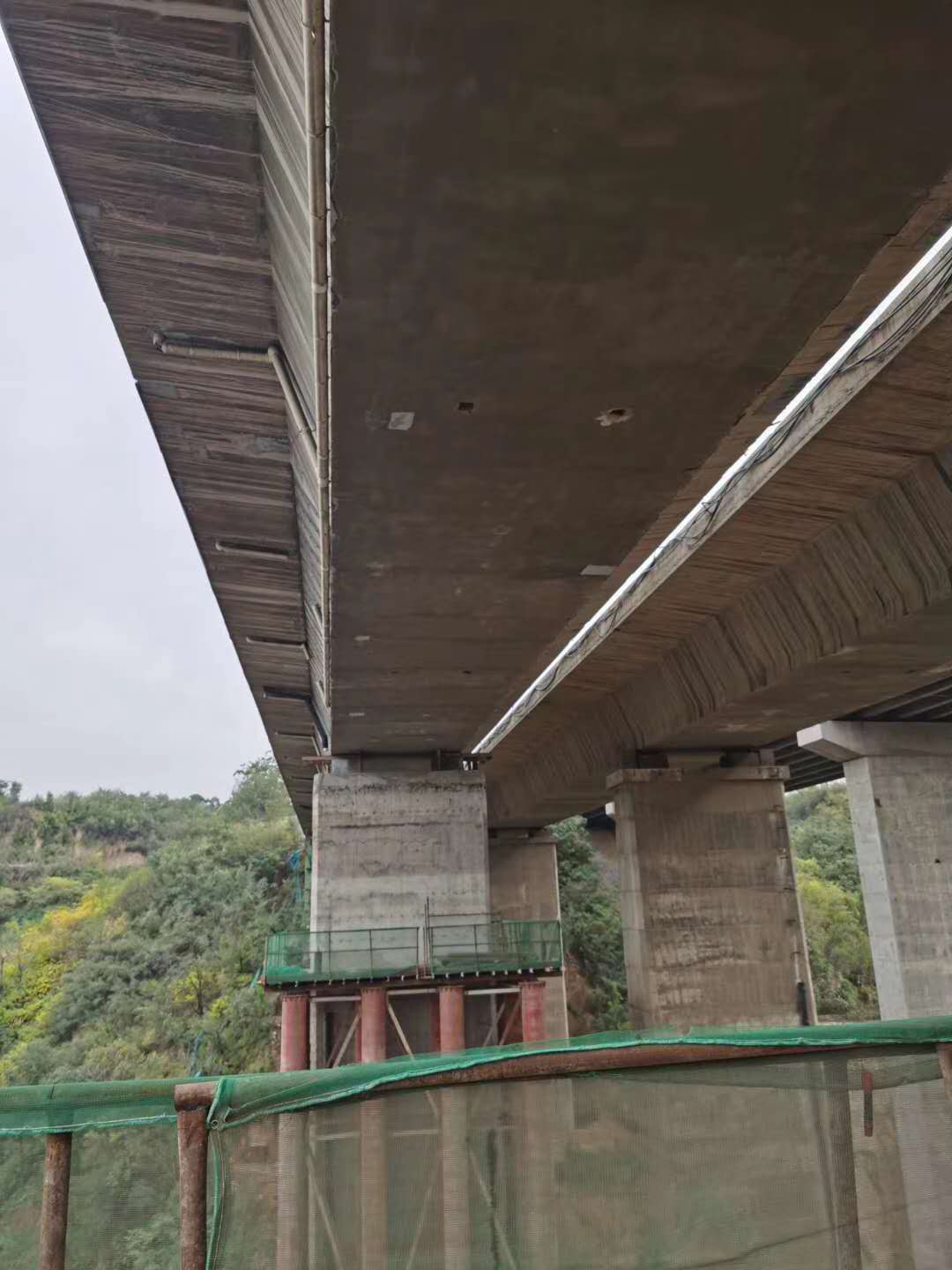 威宁桥梁加固前制定可行设计方案图并用对施工方法